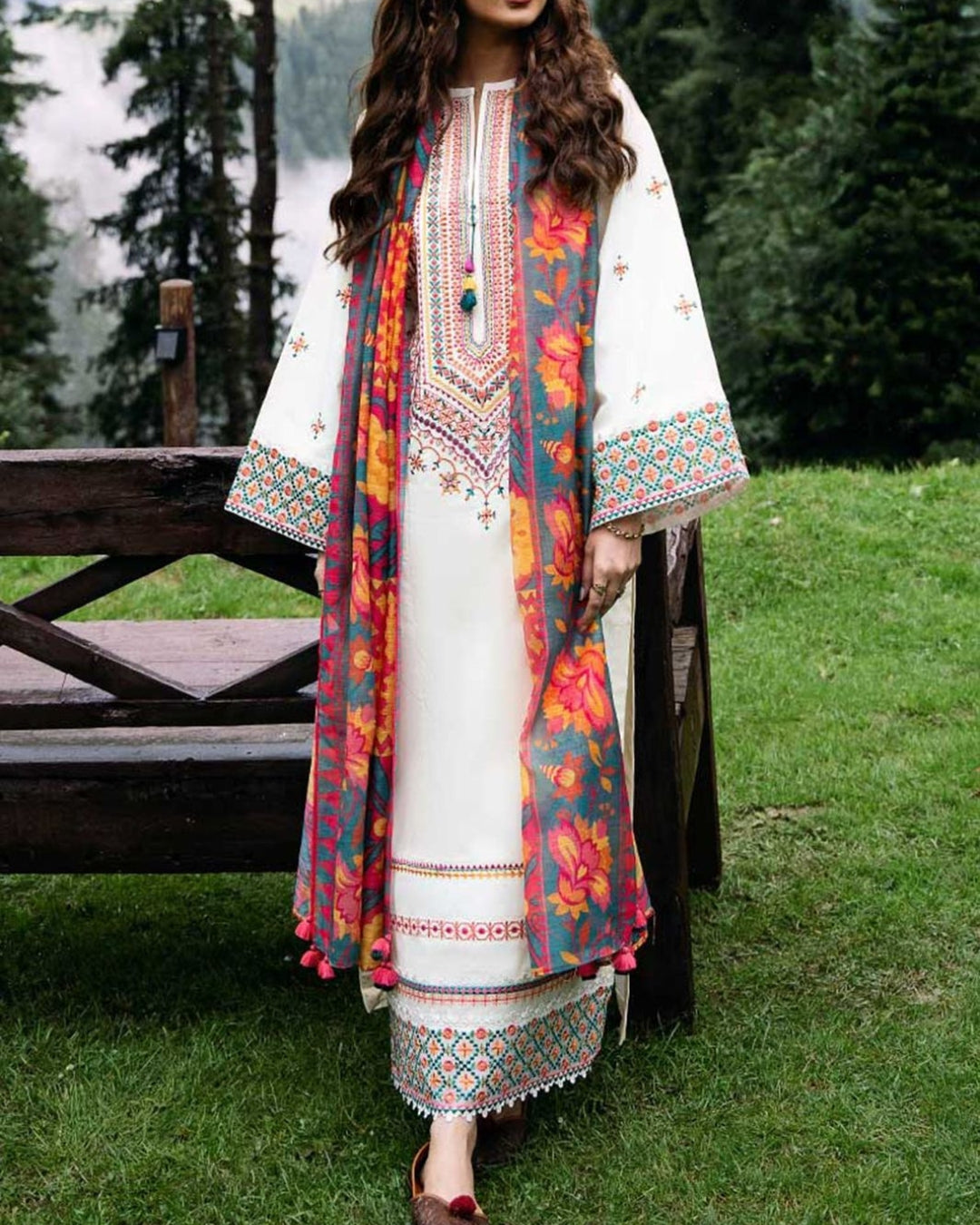 SAPPHIRE – 3PC LAWN EMBROIDERED SHIRT, TROUSER & PRINTED DIAMOND DUPATTA – KPR1224