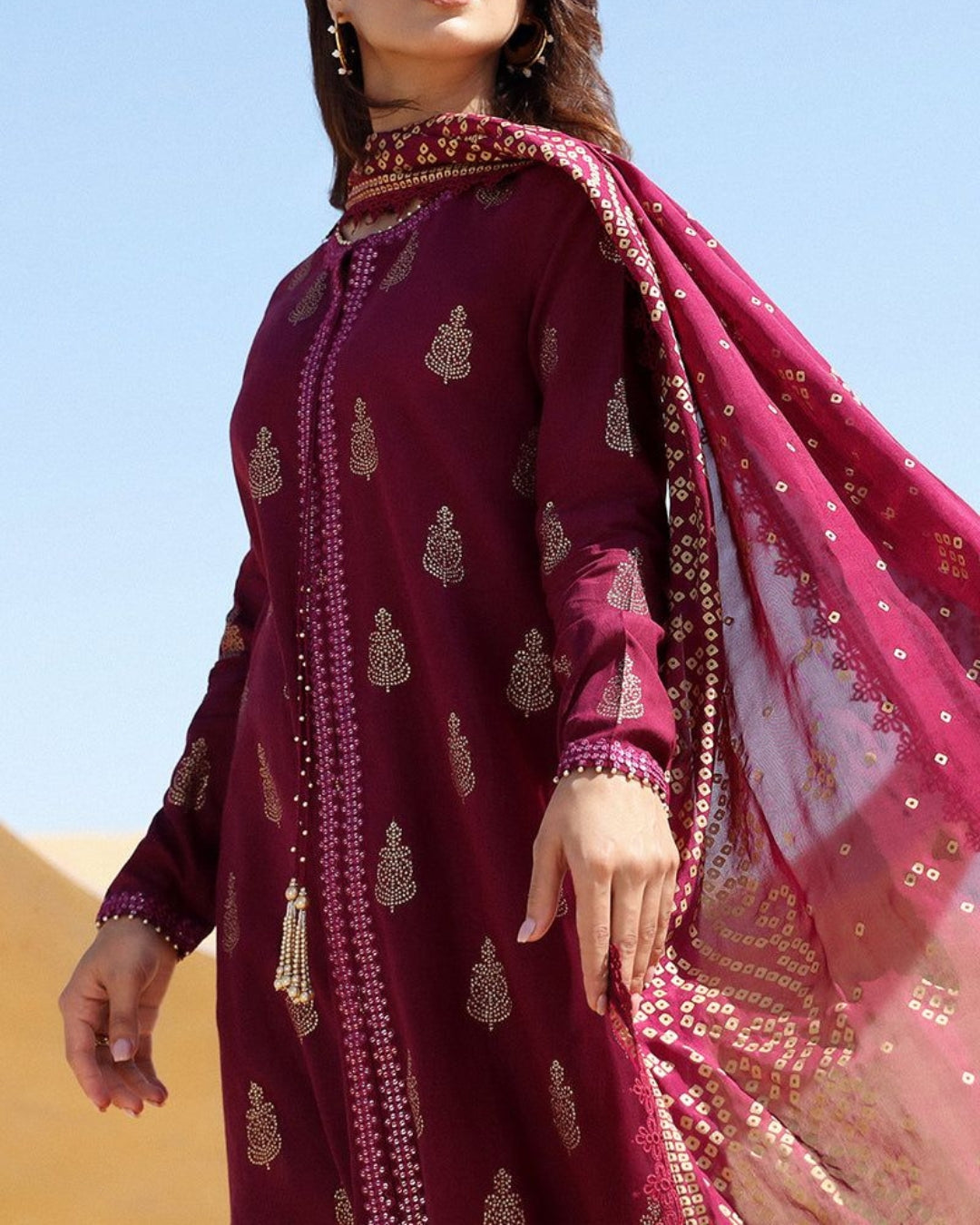 CRIMSON – 3PC LAWN EMBROIDERED SHIRT, TROUSER & PRINTED DIAMOND DUPATTA – KPR0573