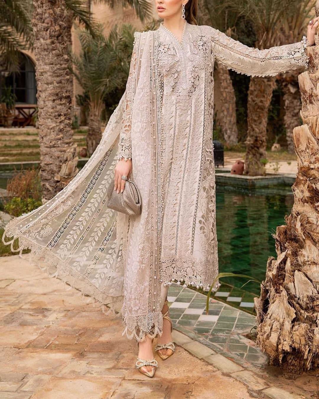 MARIA B – 3PC COTTON & ORGANZA EMBROIDERED SUIT WITH 3D FLOWERS