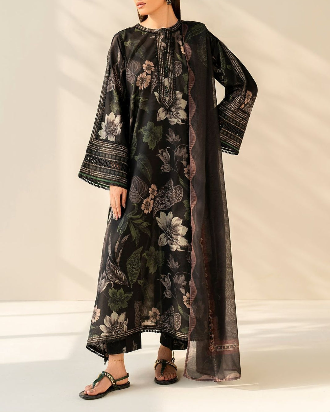 BAROQUE – 3PC KHADDAR UNSTITCHED DIGITAL PRINTED SUIT WITH EMBROIDERED PATCHES